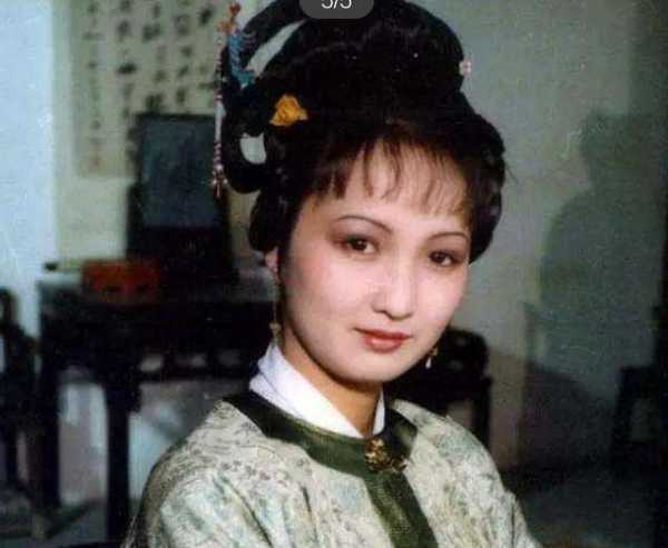 王熙凤与贾琏合欢,平儿为啥也在房内服侍?