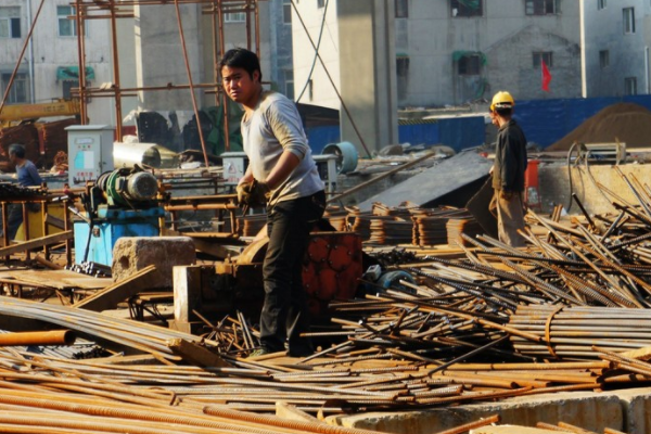 40岁了还在工地上给人打工,对以后的生活充满了迷茫怎么办?