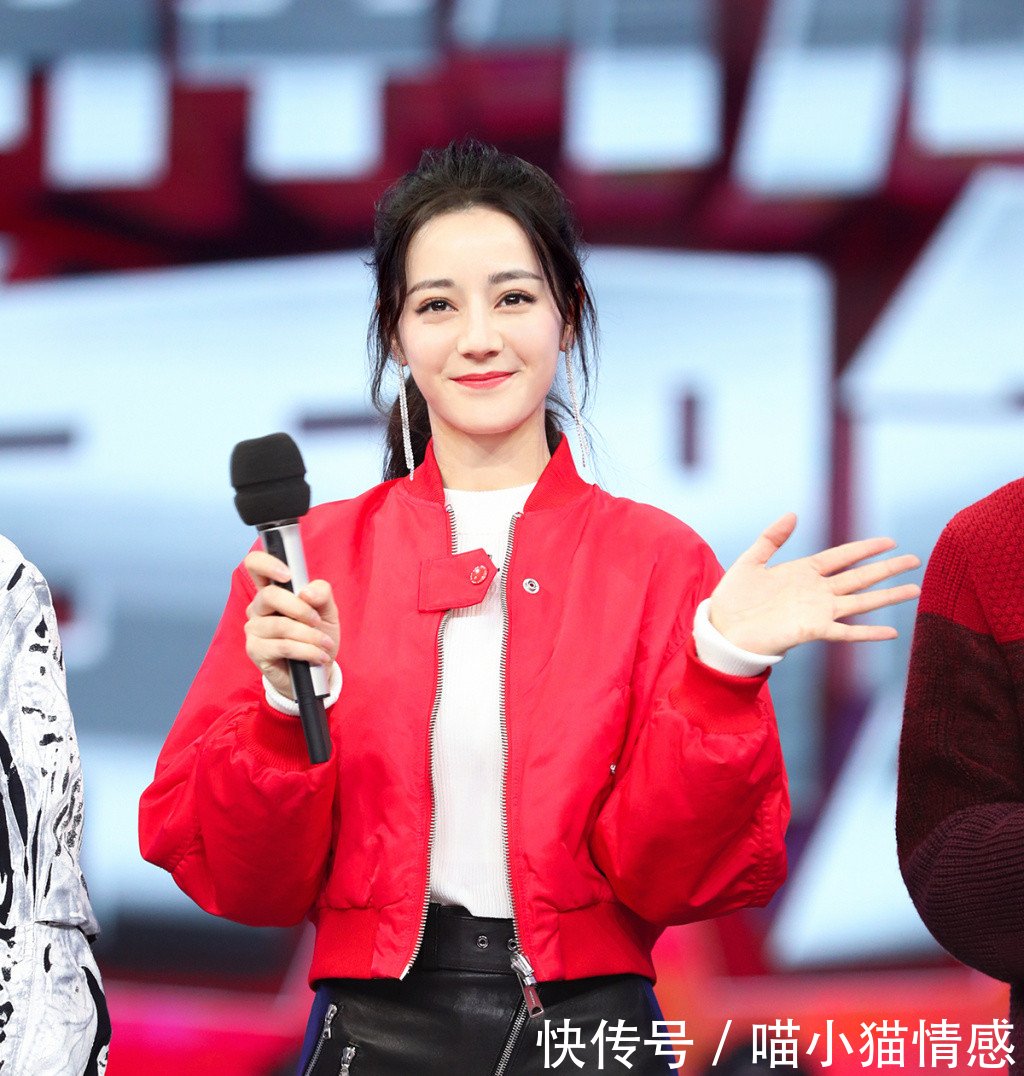 關曉彤撞上迪麗熱巴,同穿包臀裙,中師這網友女初中部江寧附就是南圖片