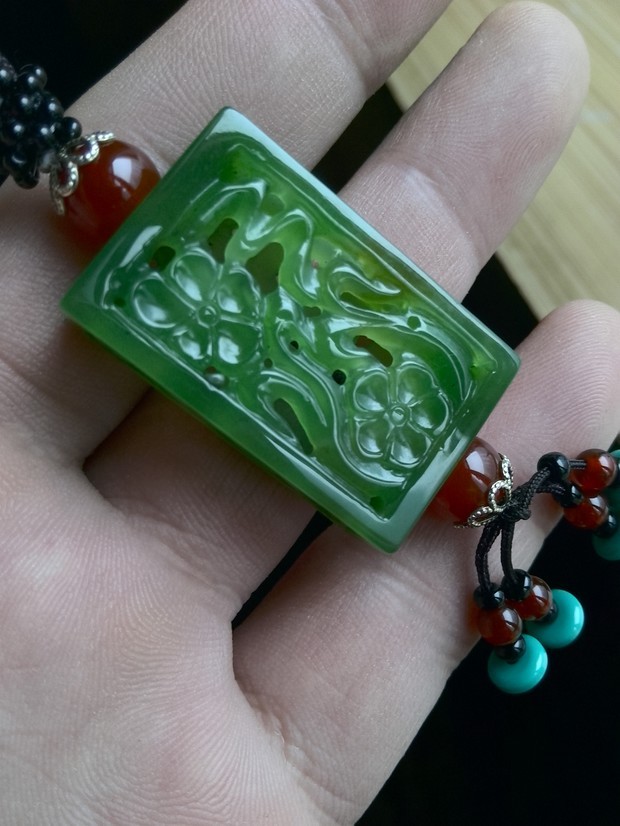 求和田玉碧玉挂件花开富贵网上鉴定