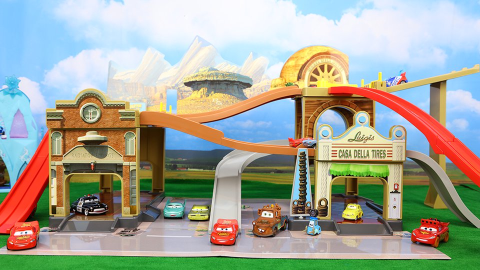 赛车总动员 闪电 麦昆车队大冲刺 水乡温泉镇 赛车总动员回旋赛道