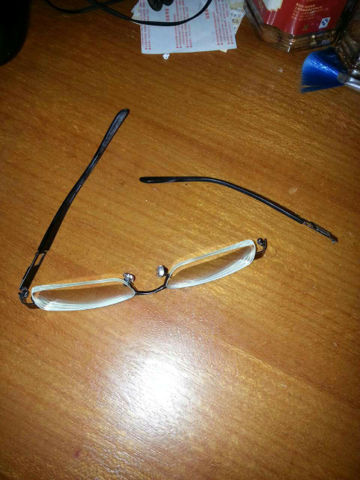 眼镜架断了 这个能修么?