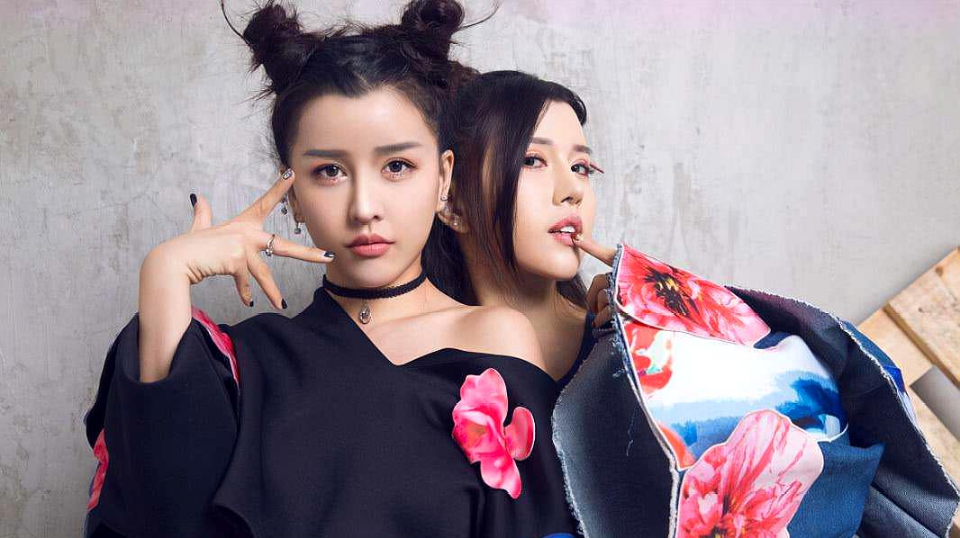  b>by2 /b>合唱《 b>有点甜 /b>》 b>现场版 /b>,姐妹花默契十足甜度