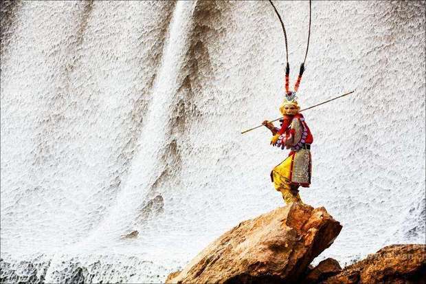 孙悟空是中国著名的神话人物之一,出自四大名著之《西游记》.