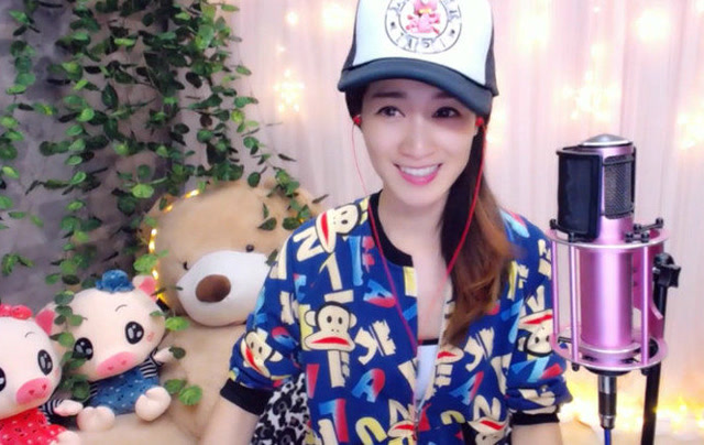 疑似在 直播间遇到《一曲红尘》原唱  yy娜宝惊喜秀同一首歌