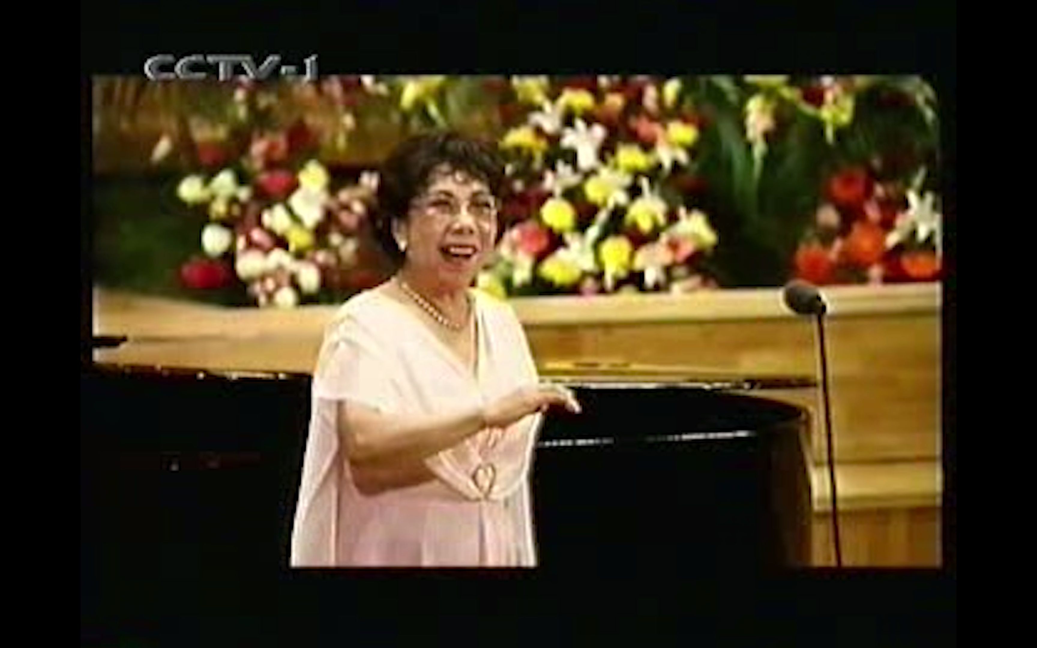 [图]1999年新中国50年优秀歌曲音乐会 刘淑芳《我骑着马儿过草原》