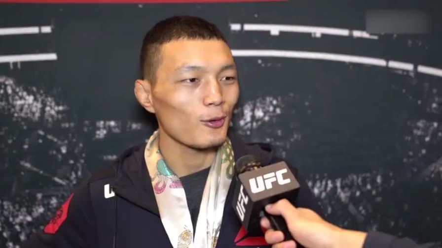 ufc 苏木达尔基后台采访:希望早日打入排名