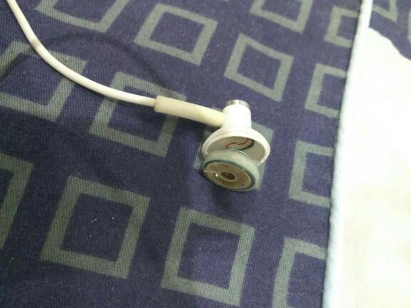 耳机一边声音大一边声音小