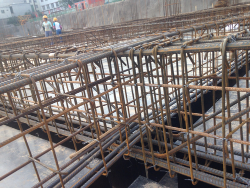 同一轴线上的两种梁钢筋这是不是主梁和次梁之分谢谢