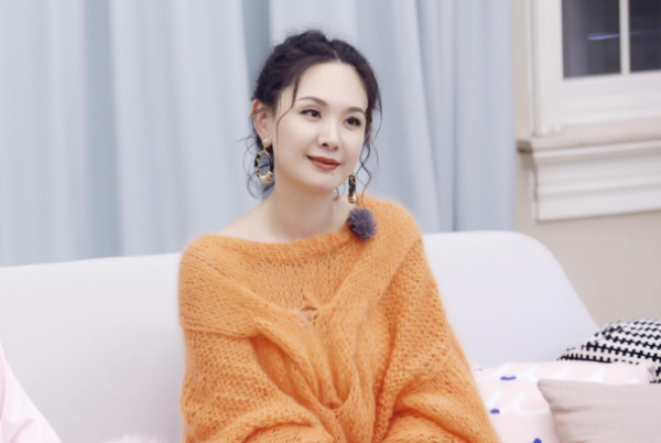 《浪姐2》程莉莎一身红色旗袍太有感觉了,说说这位姐姐的表现怎么样?