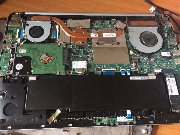 华硕笔记本v505l的内存条在哪