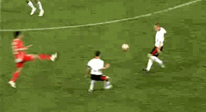 求一个GIF图片,谭望嵩踹比利时队员下体,是改