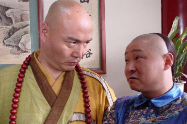 2007年,侯堃自编自导自演了一部表达父子之情的电影《第八个泥人》