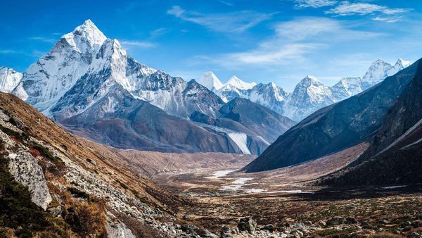 喜马拉雅山脉简介:喜马拉雅山脉藏语意为雪的故乡