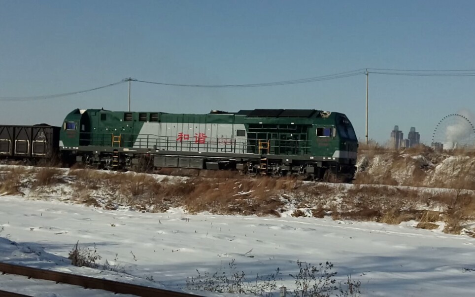 沈局白段双头hxn5牵引货车驶入四平 电厂专用线.