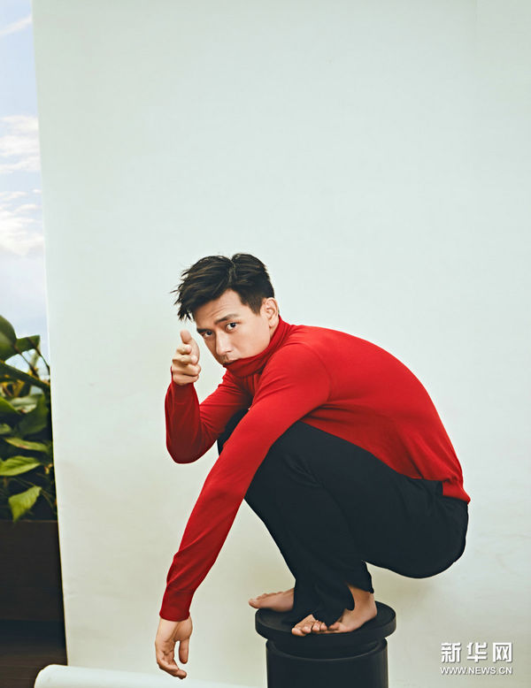 求演员李现的脚底板图片,或者综艺节目里露脚的