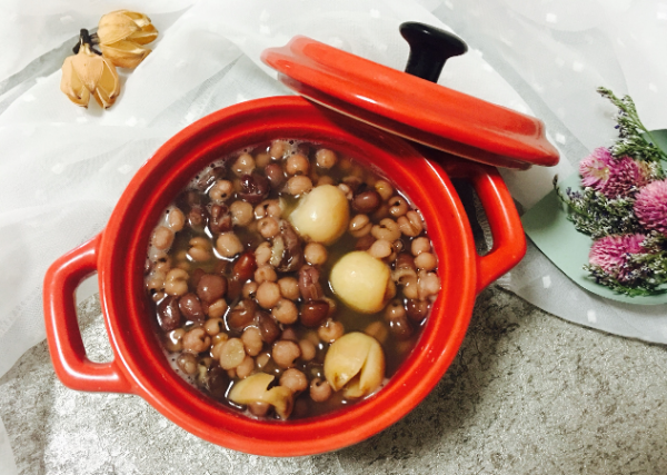 红豆薏米粥加红枣跟桂圆能起到除湿的功效吗