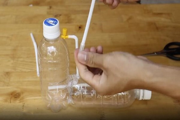 2个矿泉水瓶做水循环图片
