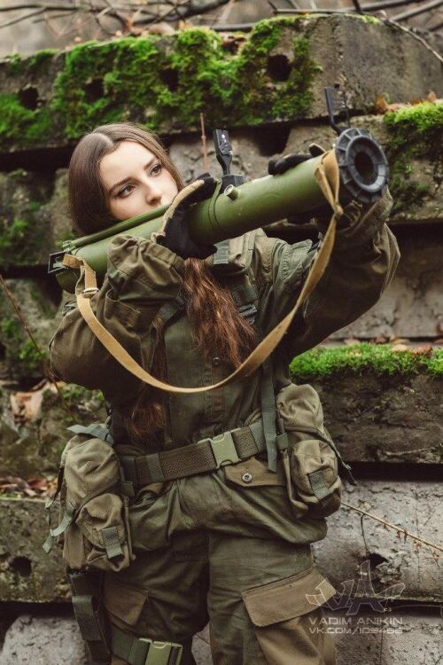 为何俄罗斯特种部队现在还在用女兵手里的老旧的步枪和火箭筒呢?