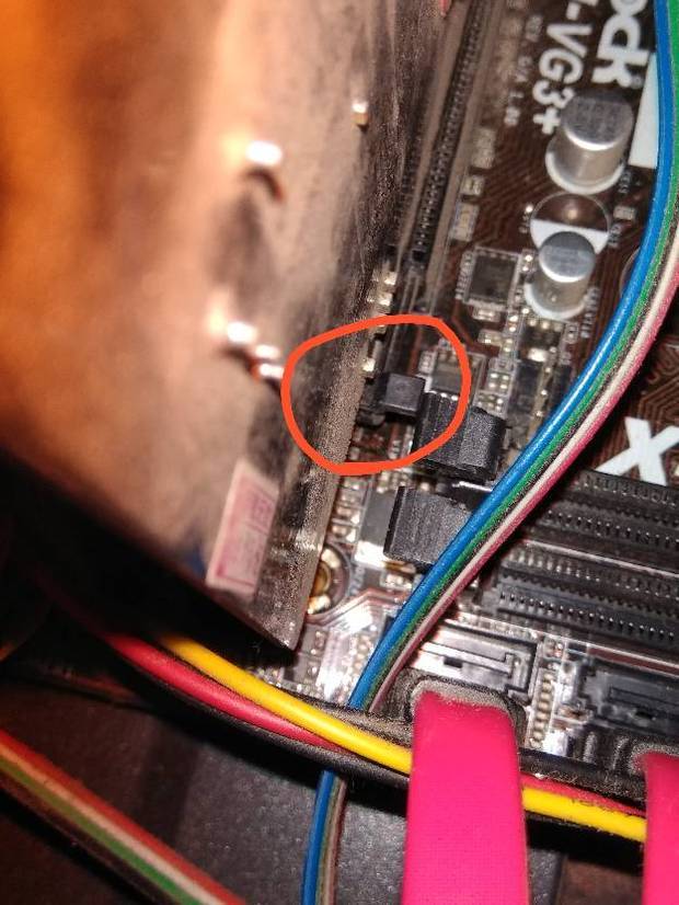 求教,这个显卡卡扣怎么拆下来,拆了一会子拆不下来