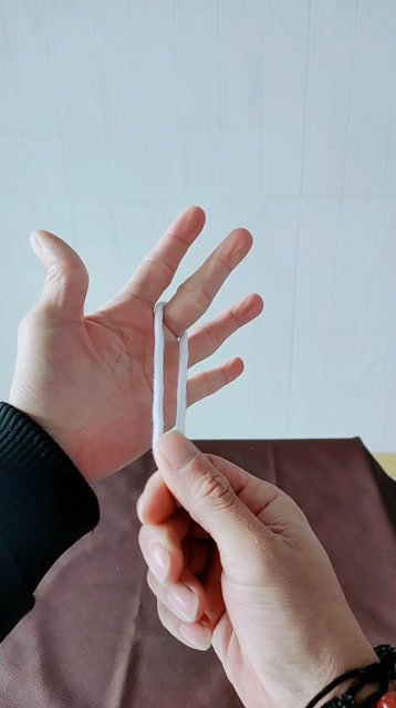 绳子穿越手指魔术详细教学