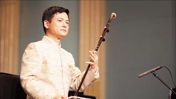 视频:邓建栋 马向华二胡二重奏《橄榄树》如泣如诉美不胜收