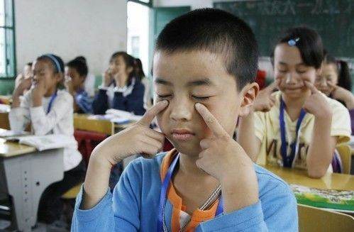 小学生近视眼应如何正确矫正?