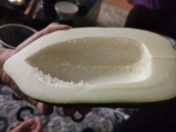 一种绿色的瓜,如图,里面有白色的种子颗粒,这叫