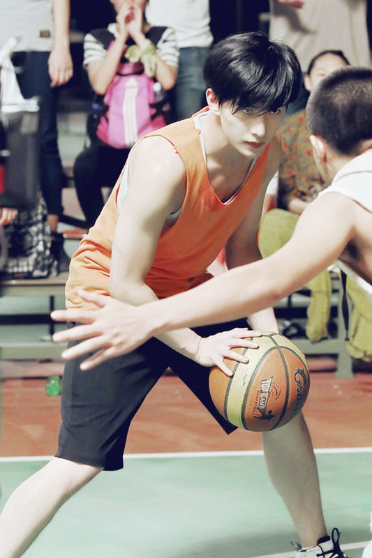 微微一笑很倾城杨洋篮球装