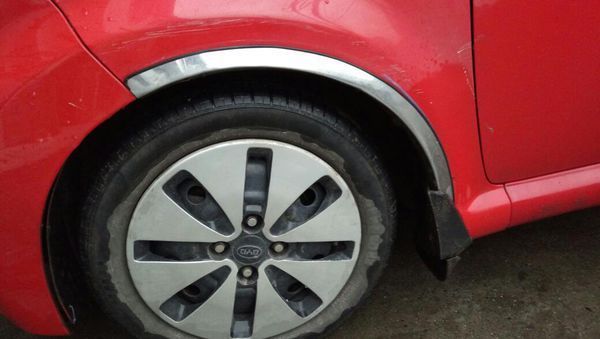 轮胎上面那块弧形铁皮叫什么名字?我在网上想买一个!