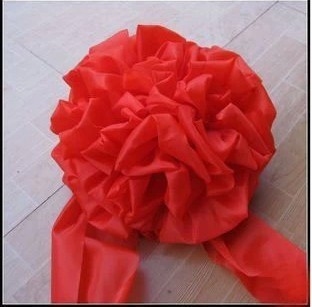 如何diy红布花球方法图解