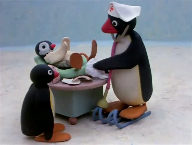 企鹅家族第1季:小 企鹅当哥哥,好有责任感!给小 企鹅点赞!