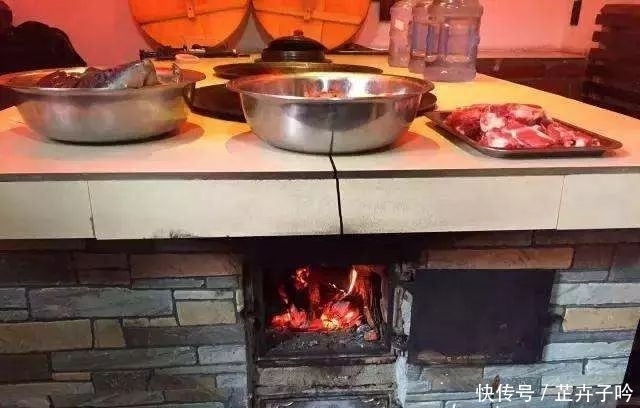 村干部用水泥堵村民炉灶