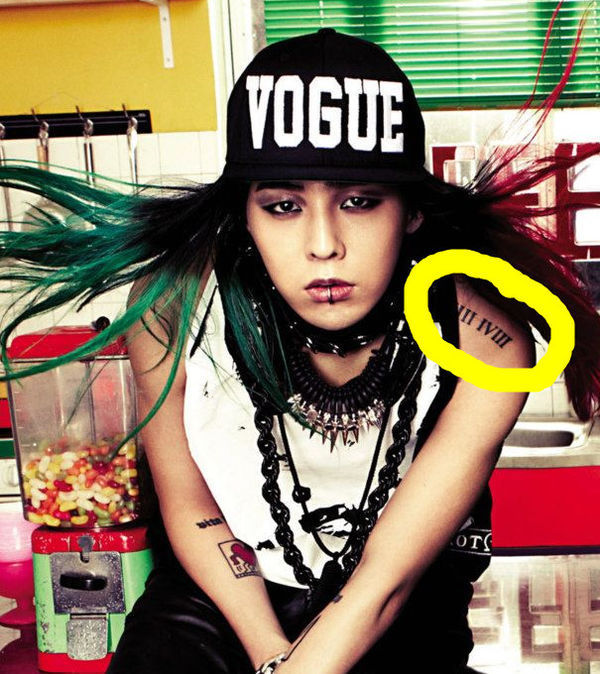 权志龙肩膀最新罗马数字纹身图片,有尺寸的更好!