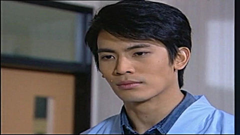 爱恨一线牵:儿子痛哭在妈妈床前