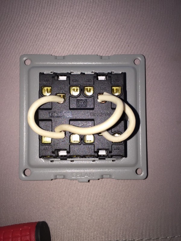 四开单控开关怎么接线?为什么我接好后,必须开第一个灯后,其他灯才