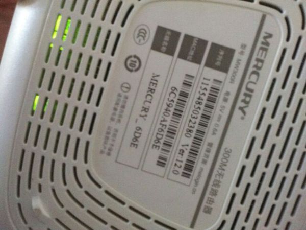 移动的宽带,路由器是装宽带时买安装人员的,现