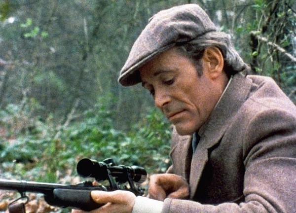 二战英国的老电影,最后男主人公在山洞里用箭杀死了外边的德国间谍