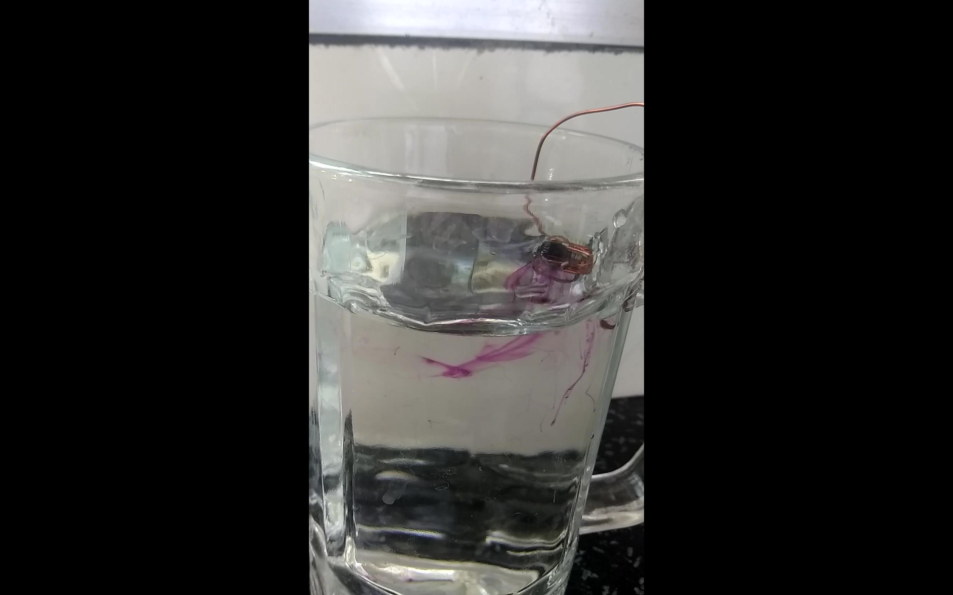 高锰酸钾溶解 紫色旋转