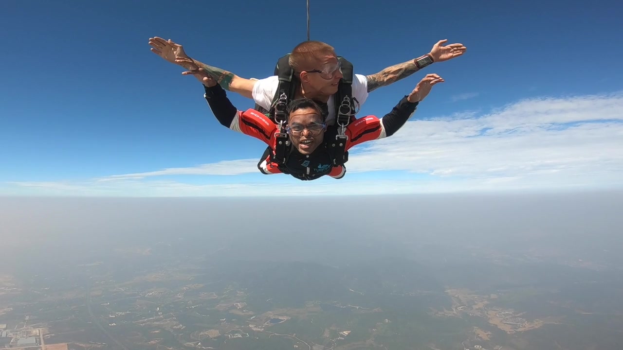 驼峰跳伞——印度小哥pratik 广东阳江4000米高空跳伞