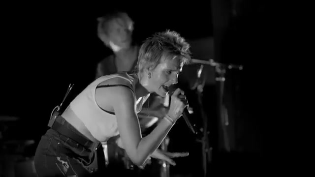 [图]MØ - Blur (Live at Elsewhere)