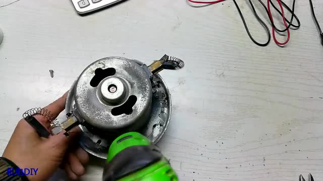 那 吸尘器电机你拆过吗?正好手里有拆开看看