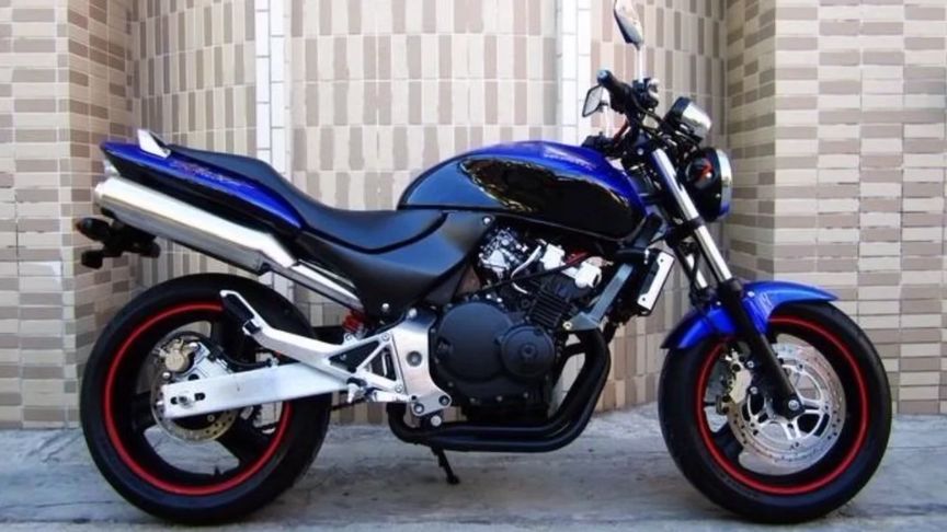 经典小排量四缸街车:本田cb250f小黄蜂西瓜视频上传时间:1年前时长:02