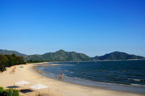 非洲海岸线特点:非洲海岸线平直,海湾,半岛,岛屿少