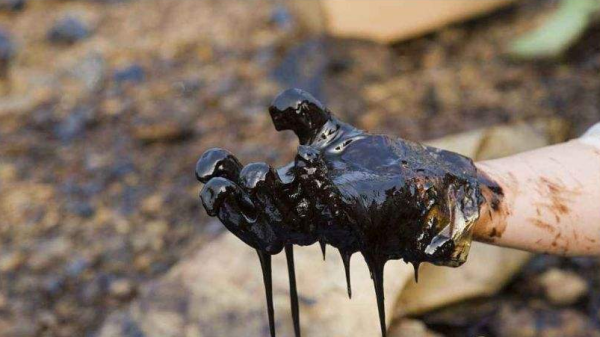 石油原油是什么样子图片