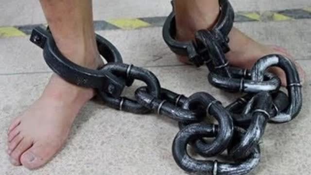 腾讯上传时间:2年前时长:02:01戴着脚镣的死刑犯是如何换裤子的?