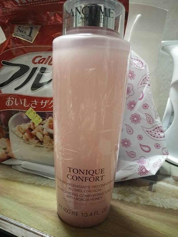 请问兰蔻粉水400ML的瓶盖的字样,黑色字样的