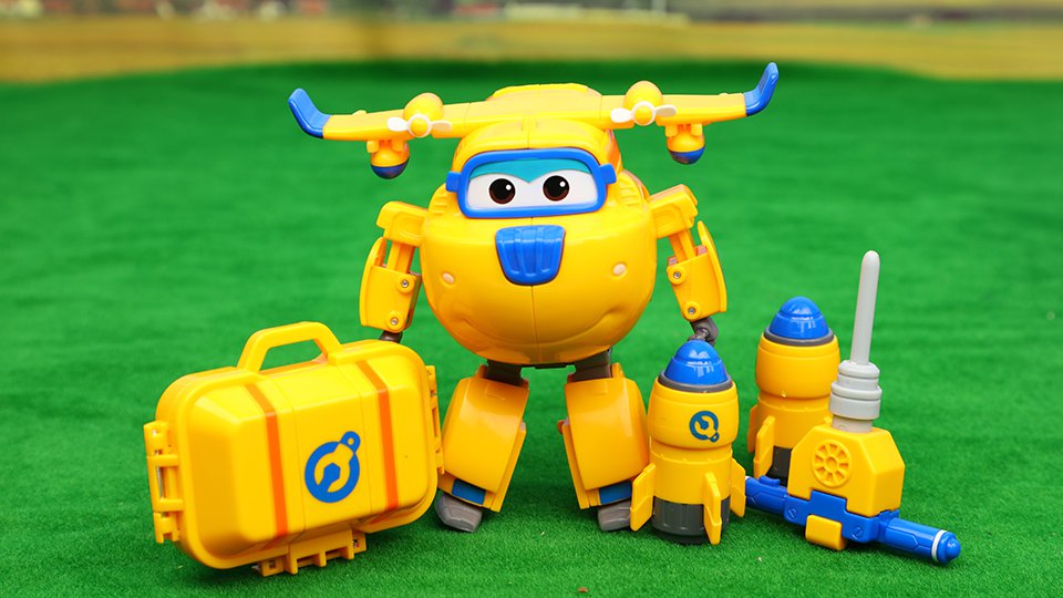 超级飞侠 工程师多多 凿岩器剥离粉红猪奇趣蛋巧克力 小猪佩奇