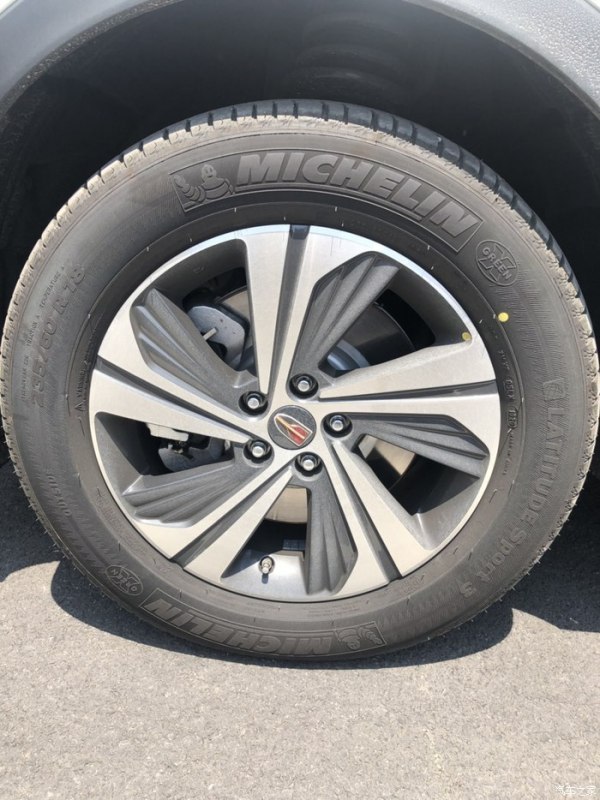 红旗hs5的提车作业,铂光金黑内饰的大红旗