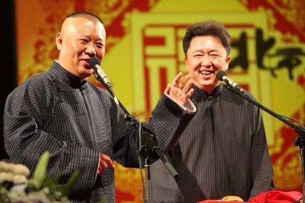 捧哏与逗哏相比,哪个角色更为重要?